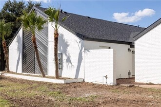 Building Photo - 33 Highland Park Ave