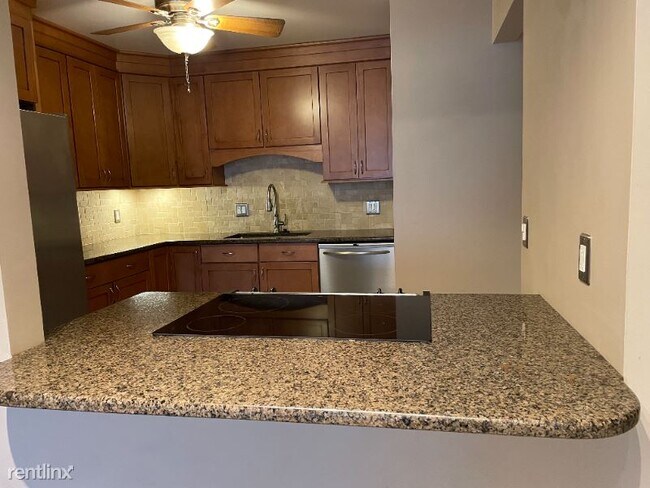 Foto del edificio - 2 br, 2 bath Condo - 11801 Sycamore Dr.