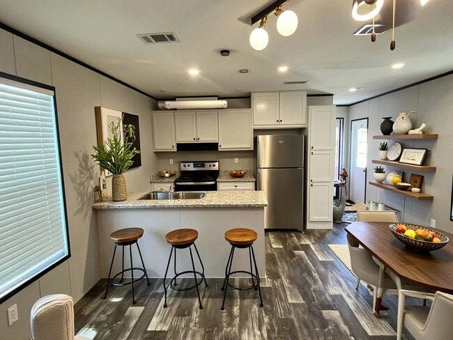 Building Photo - 41 Tower Manor Dr