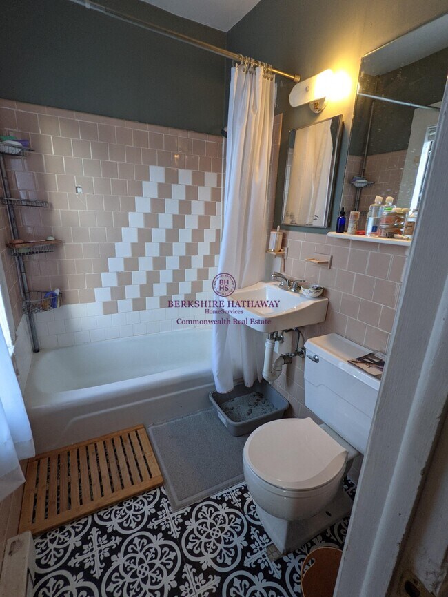 Foto del edificio - 102 Inman St