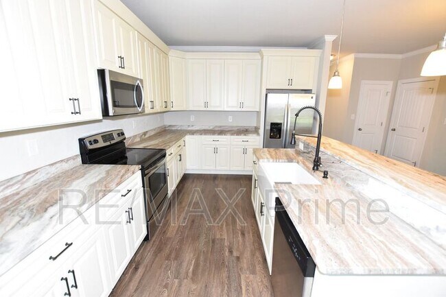 Building Photo - 1302 Hawthorne Dr