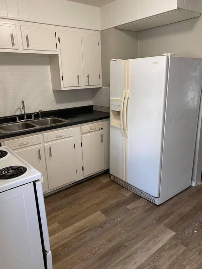 Building Photo - 919 Hercules Ave