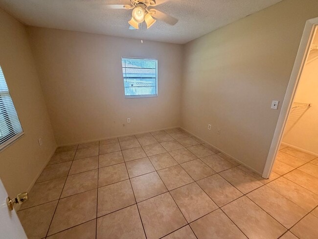 Building Photo - 2/2 Bedroom house with 1 car garage and fenced yard.