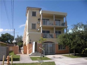 Building Photo - 1453 SW 3rd St
