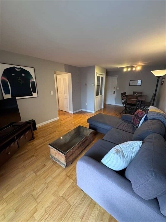 Building Photo - 20 Central St