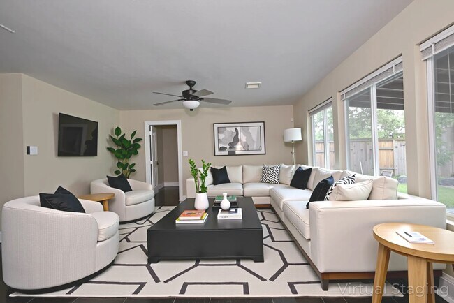 Foto del edificio - 5115 Summit Lodge Dr