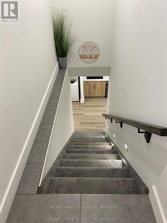 Building Photo - 622 Clare Ave