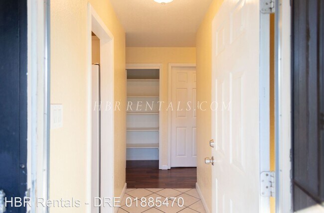 Building Photo - 3 br, 1 bath House - 375 E Beverly Place