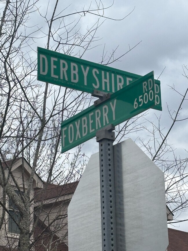 Foto del edificio - 1135 Derbyshire Rd