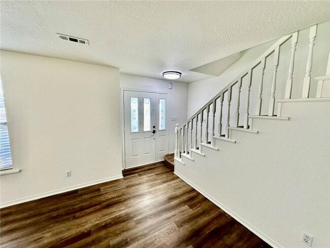 Building Photo - 1242 SW Elm Tree Rd