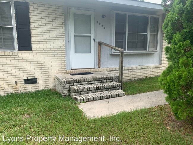 Building Photo - 3 br, 1 bath House - 1206 MELISSA DR