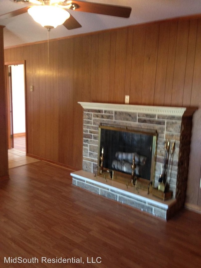 Building Photo - 715 Ray Bluff Rd