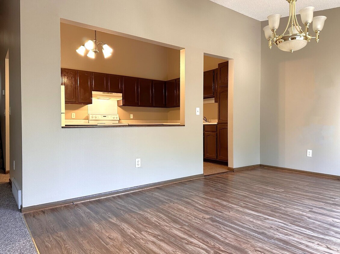 Foto principal - 8016/8020 Zane Avenue North