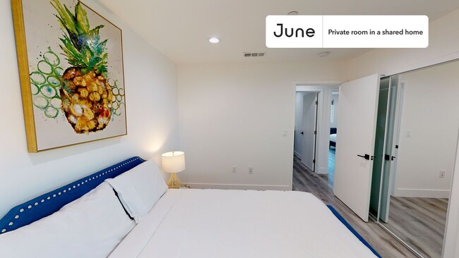 Building Photo - Private bedroom in 4 bed/3 bath Home