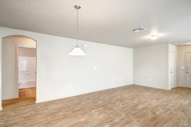 Foto del edificio - 7606 Cypress Vine