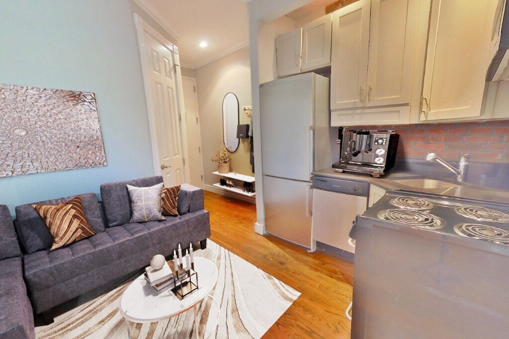 Foto principal - 330 E 35th St
