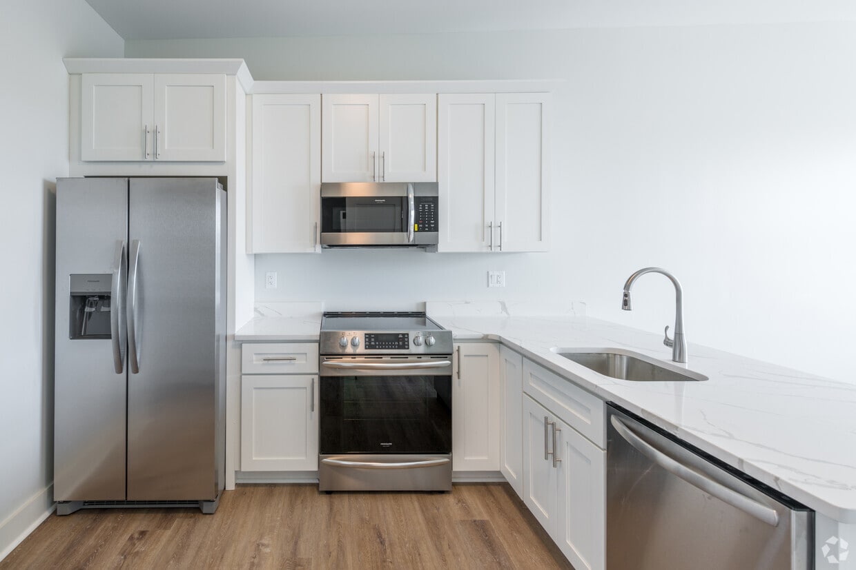 1 BR, 1 BA - 8 Hewitt St