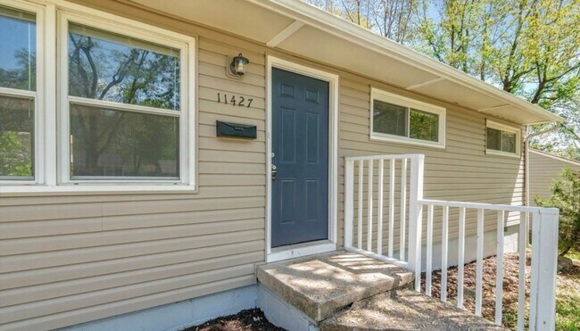 Foto del edificio - Coming Soon! Charming 3-Bedroom Home with ...