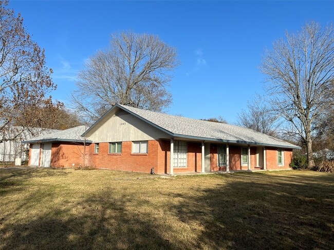 Foto del edificio - 1942 Center St