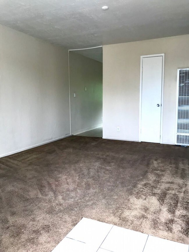 Building Photo - 2 Bed/1 Bath Close to Amenities