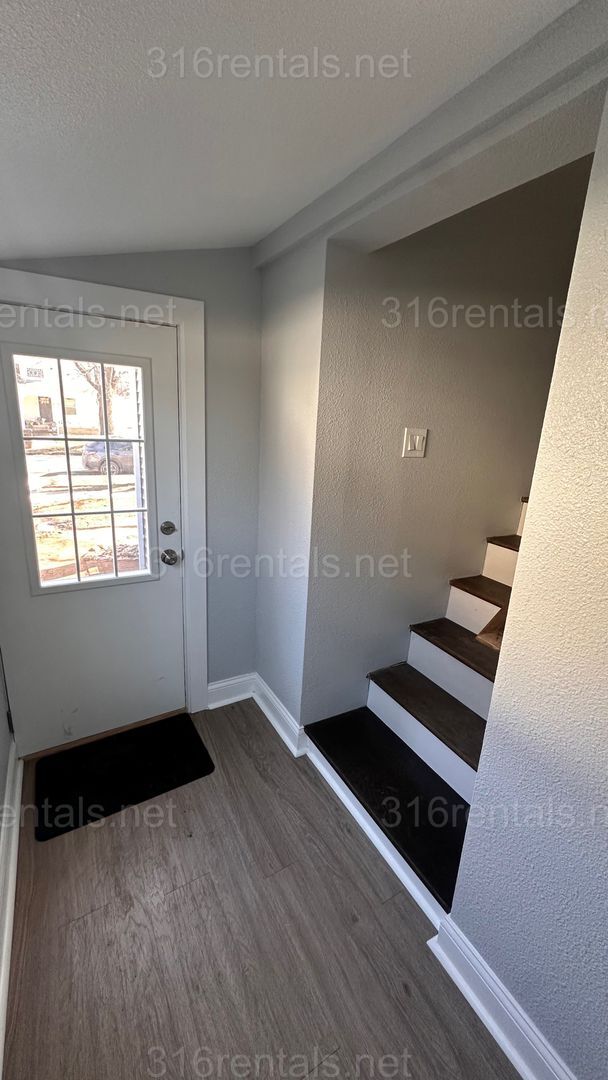 Building Photo - $750 - Studio / 1 bath - Beautiful newly renovated Multi-family home located in Delano