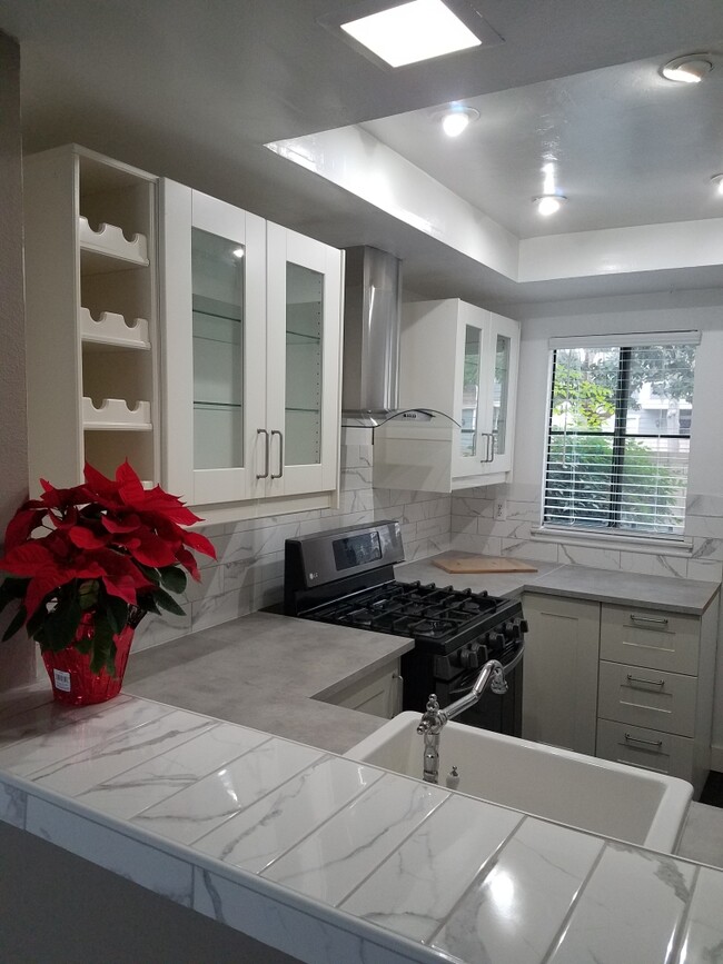 kitchen - 8791 Pine Crest Pl