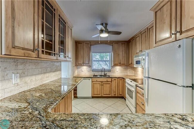 Building Photo - 3201 NE 36th St