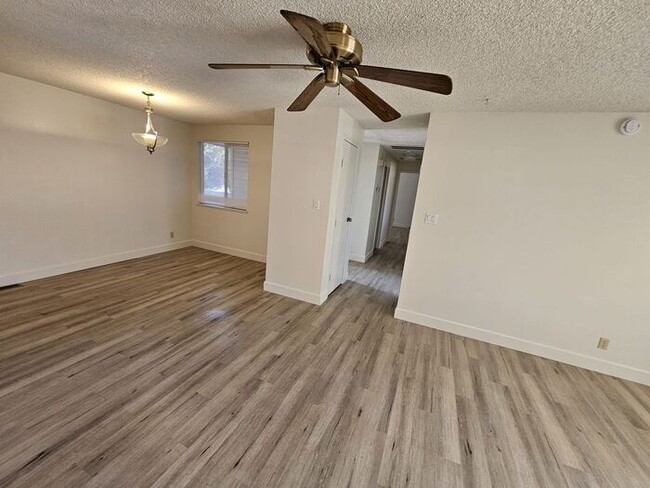 Foto del edificio - 3 Bedroom 2 Bath 2 Car Garage home in the ...