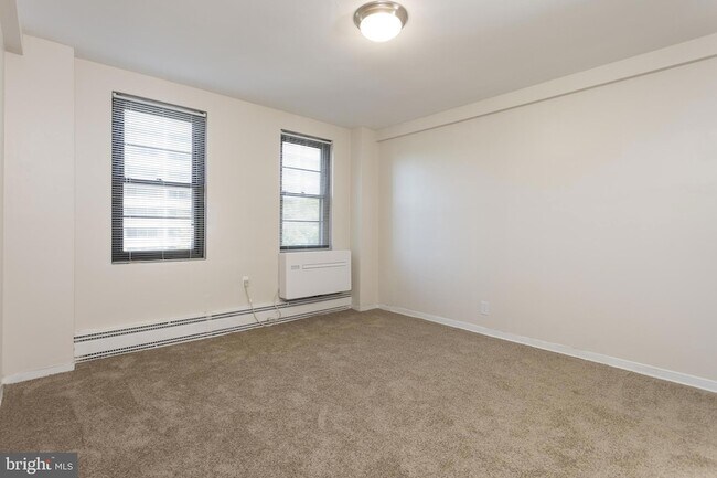 Building Photo - 116 W University Pkwy