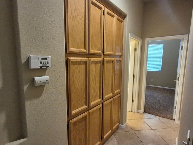 Building Photo - 4 Bedroom 2 Bath home in Natomas