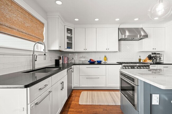 Foto del edificio - 530 E 3rd St