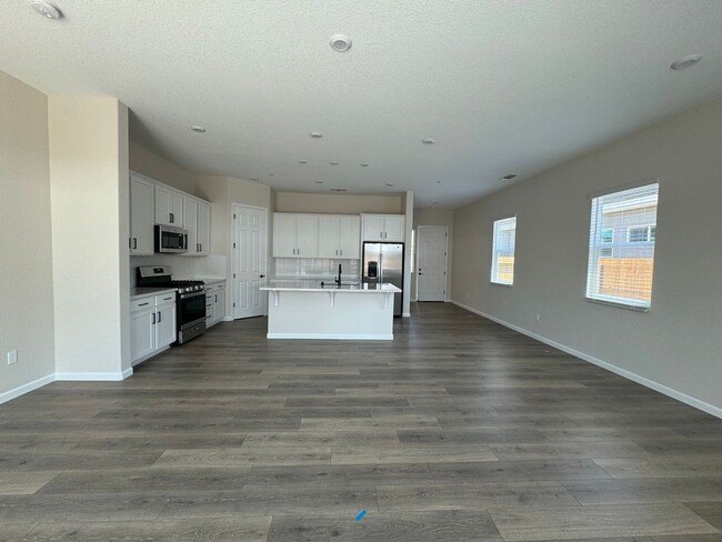 Building Photo - 8260 Honor Ct