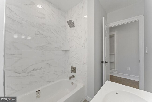 Foto del edificio - 7703 Ridge Ave