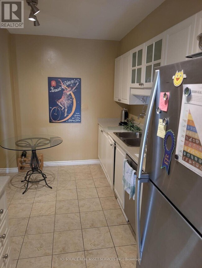 Photo du bâtiment - 85 Emmett Ave