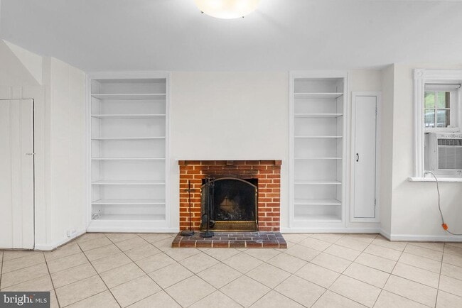 Building Photo - 1528 34th St NW