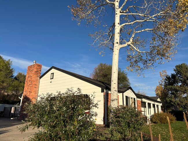 Foto del edificio - 2713 Northcrest Dr