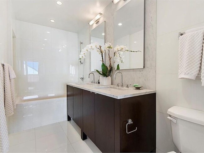 Building Photo - "Spacious 2-Bed, 2-Bath Oasis in the Heart of Harlem – 1377 Sq Ft of Urban Comfort!"