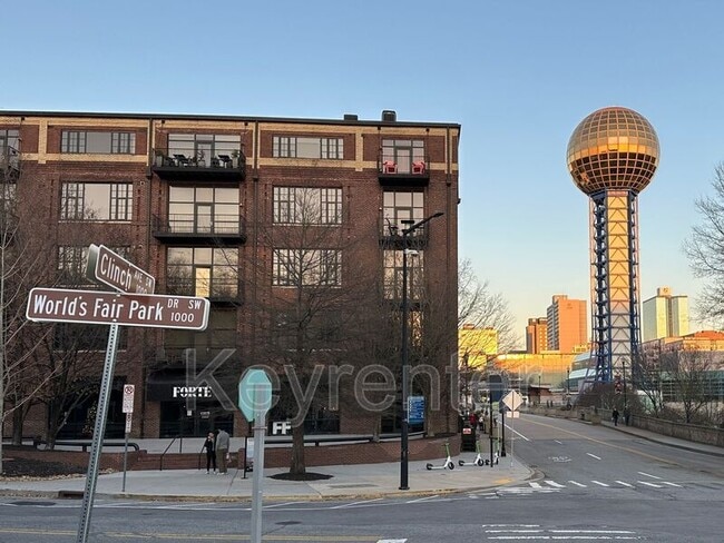 Building Photo - 1060 Worlds Fair Park Dr