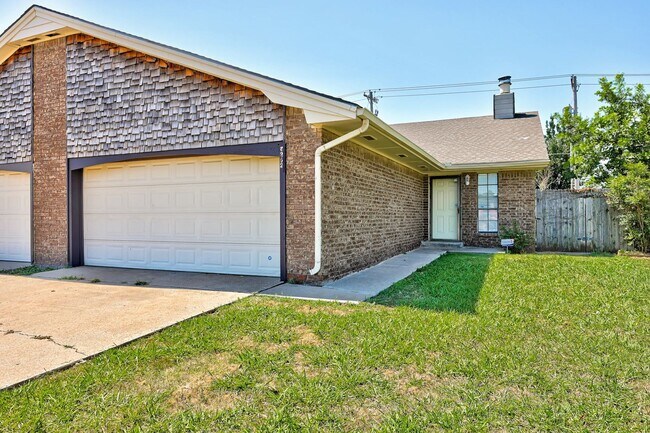 Foto del edificio - Great 1/2 Duplex in NW OKC