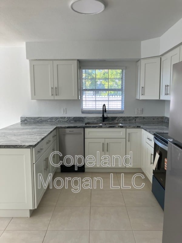 Building Photo - 2700 Miriam St S