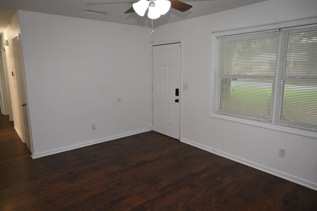 Building Photo - 2031 Wellborn Dr