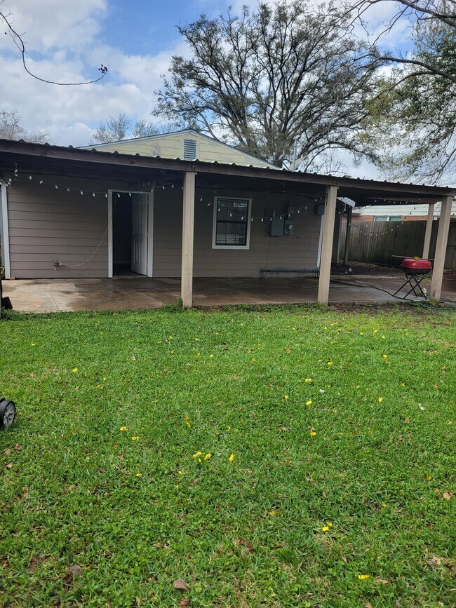 Foto del edificio - 2115 Raspberry Ln