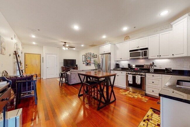 Foto del edificio - 661 Bennington St