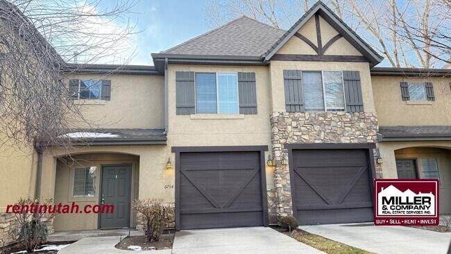 Foto del edificio - Beautiful townhouse in The Cottages at 9th!