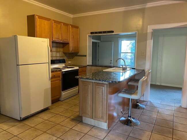 kitchen - 4908 7th Ave