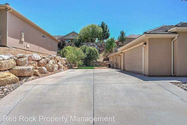 Foto del edificio - 4 br, 2.5 bath House - 1994 E Knolls Drive