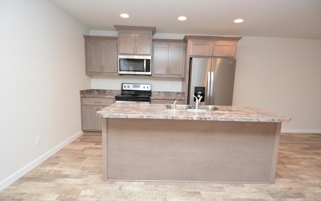 Foto del edificio - 524-526 NE Clover Ave