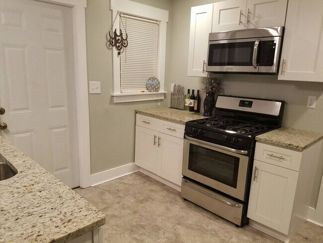 Foto del edificio - 708 Neill Ave