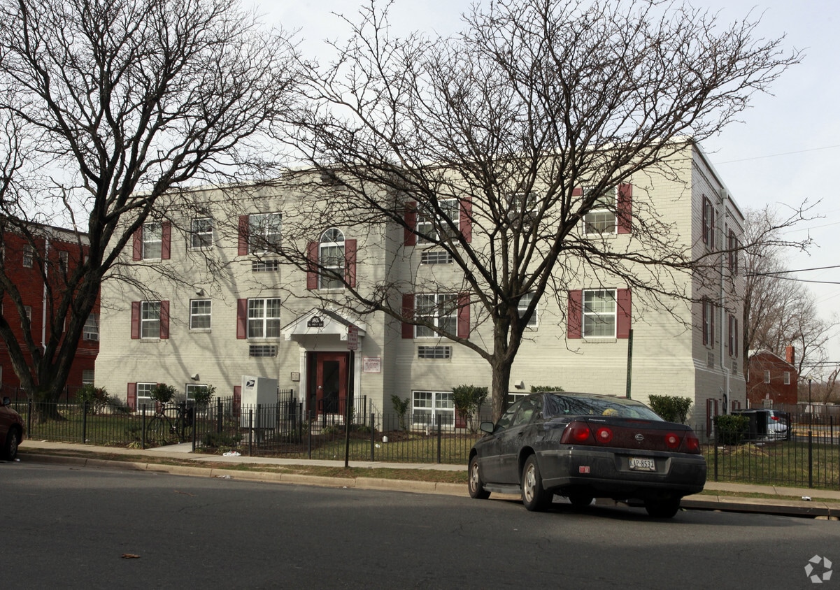 Primary Photo - 3910 Old Dominion Blvd