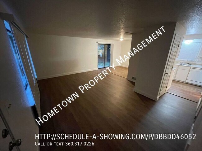 Foto del edificio - Great 2 bed 1.5 bath townhouse with 1 car ...